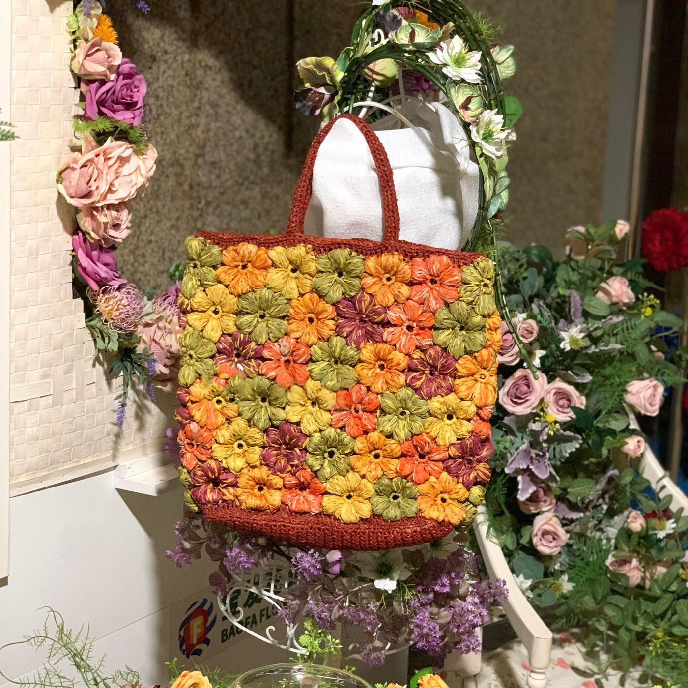 High-quality Raffia Handbag With Color-blocking