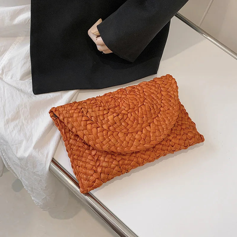 Conil - Straw Clutch