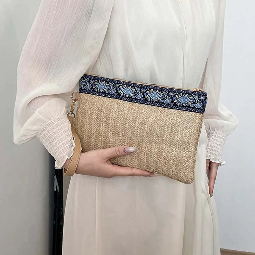 Valldemossa - Straw Clutch in Green And Beige