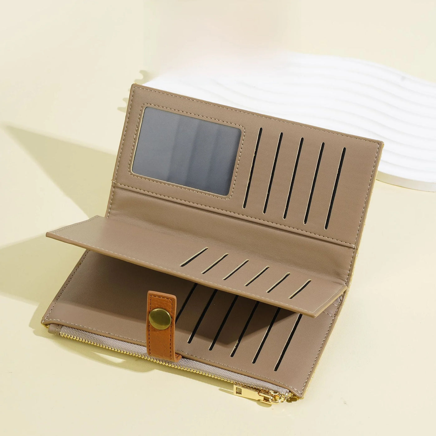 Deia - Straw Clutch