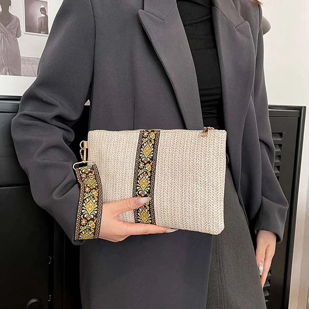 Valldemossa - Straw Clutch in Green And Beige