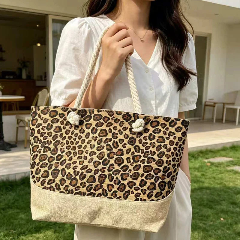 Calvi - Straw Beach Tote in Leopard Print