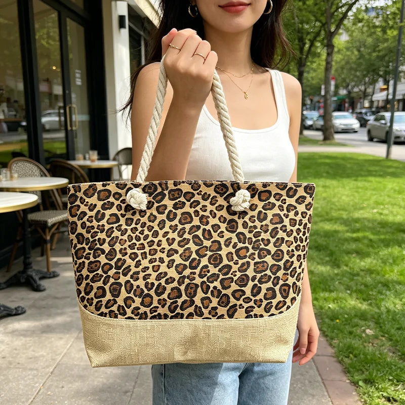 Calvi - Straw Beach Tote in Leopard Print