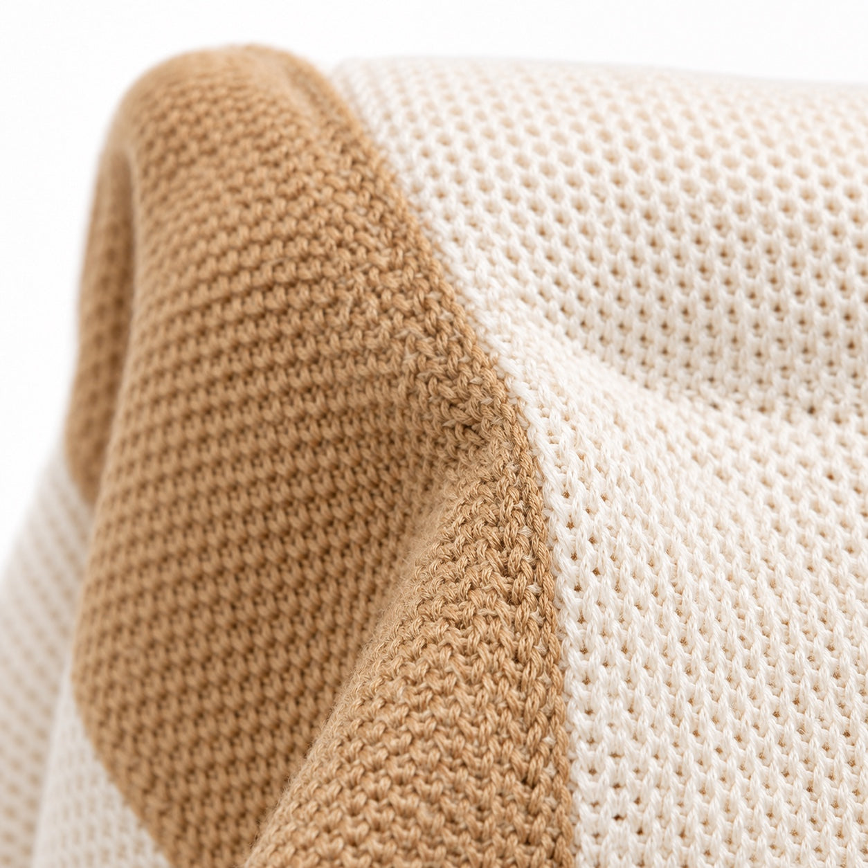 Nerja - Straw Clutch, close-up material detail